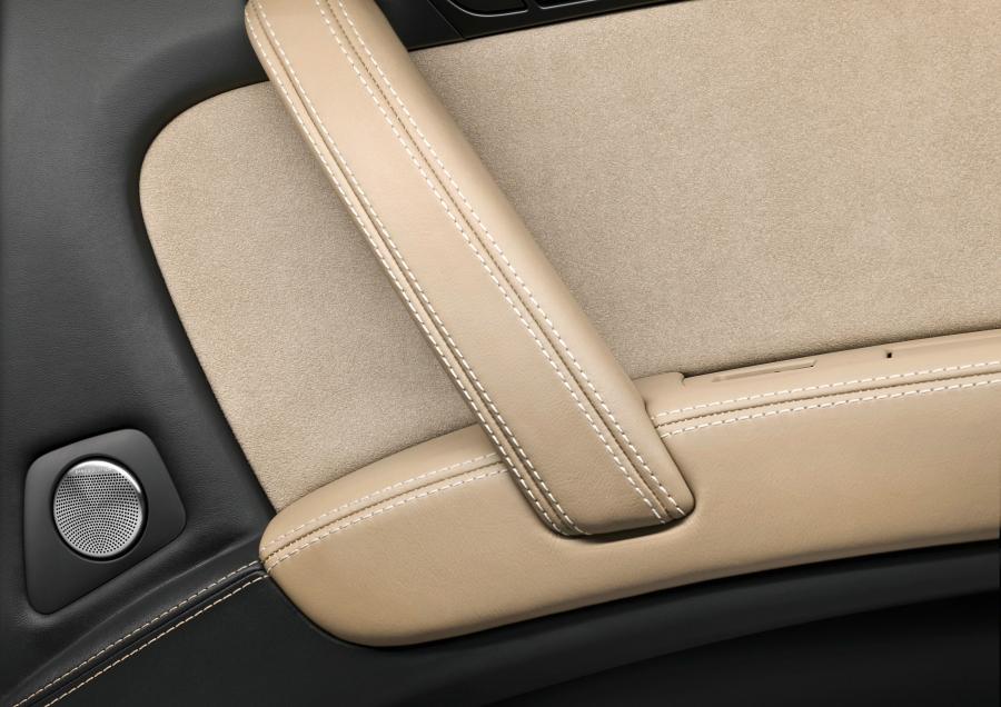Детали интерьера Audi Q7 3.0 TDI Quattro (4L) 2009 года  (WW) (фото 31 из 51)